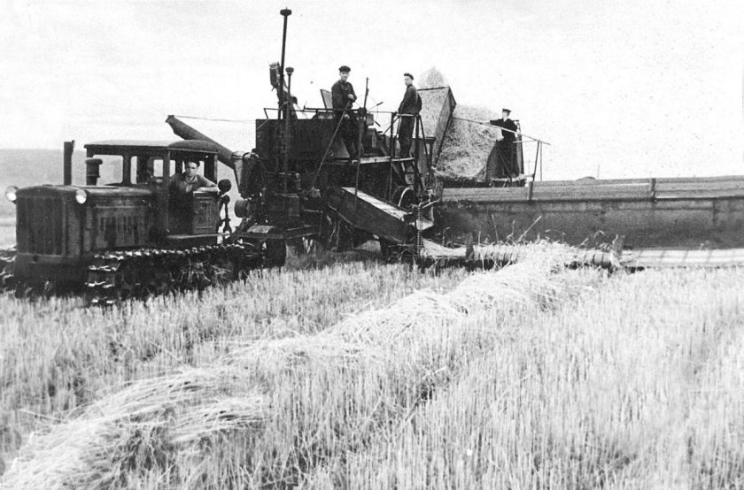 Зерноуборочный комбайн Сталинец-6