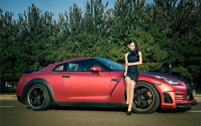 Ниссан ГТР 35 И девушка
