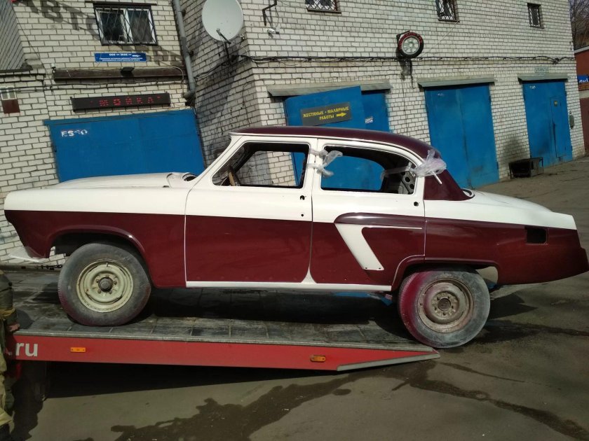 Двухцветная Волга ГАЗ 21