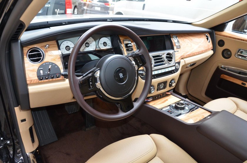 Rolls Royce Ghost 2022 салон