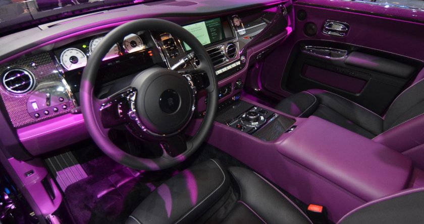Фиолетовый салон Роллс Ройс