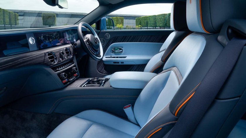 Rolls Royce Spectre салон