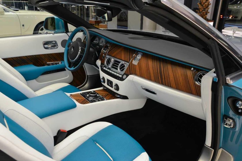 Роллс Ройс салон автомобиля