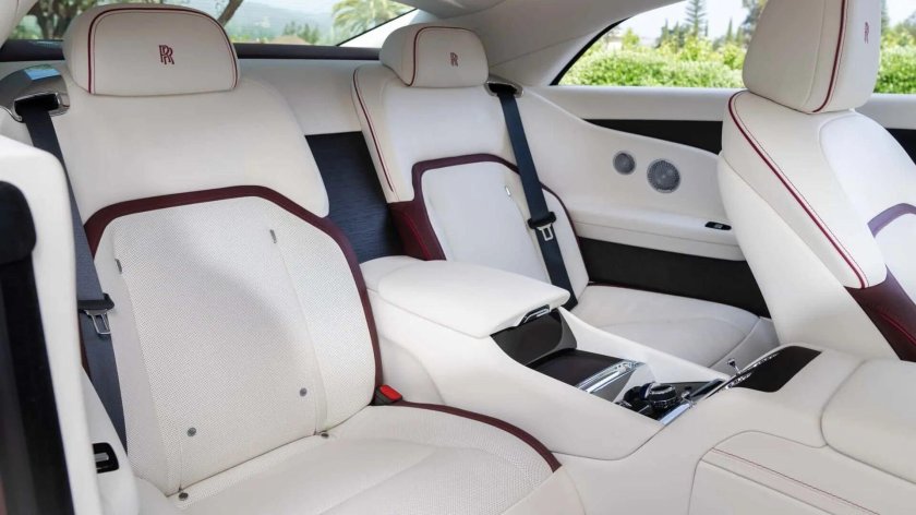 Rolls royce spectre салон