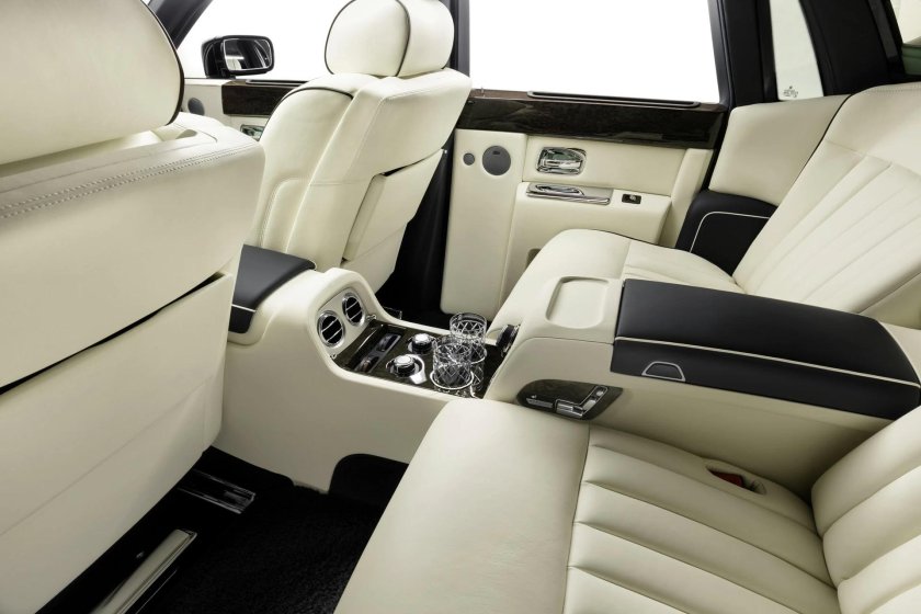 Rolls Royce Phantom 2023 салон