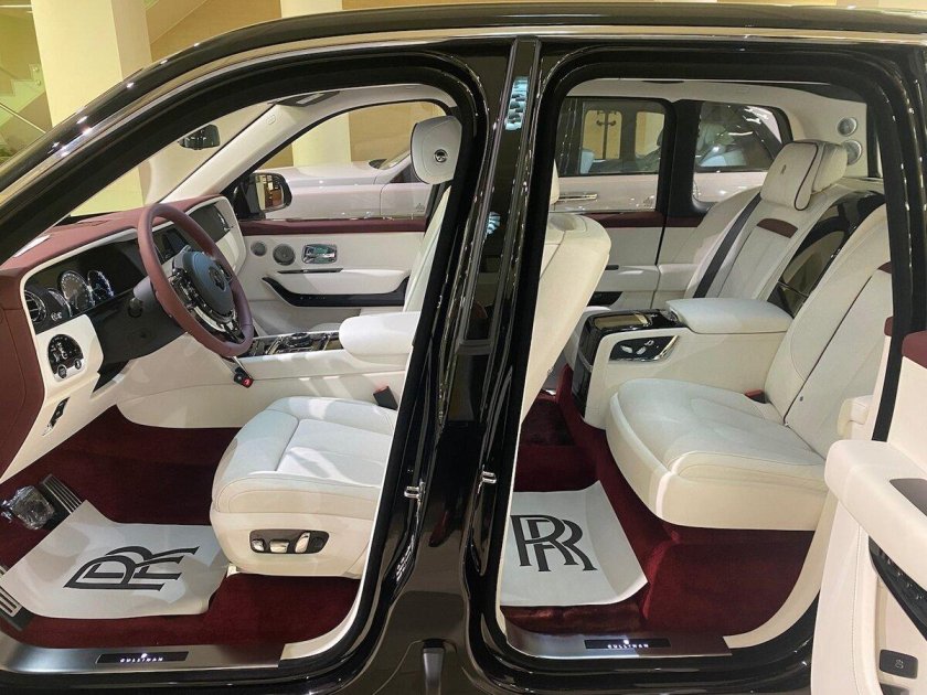 Rolls royce cullinan interior
