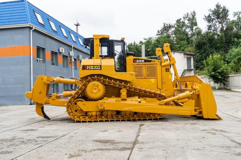 Гусеничный бульдозер