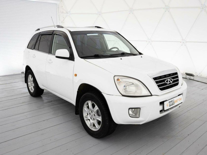 Машина чери Тигго белая