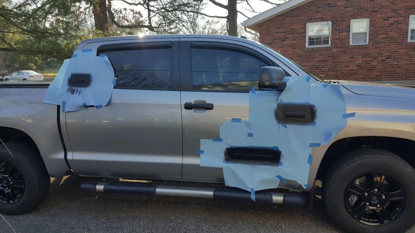 Toyota Tundra сбоку