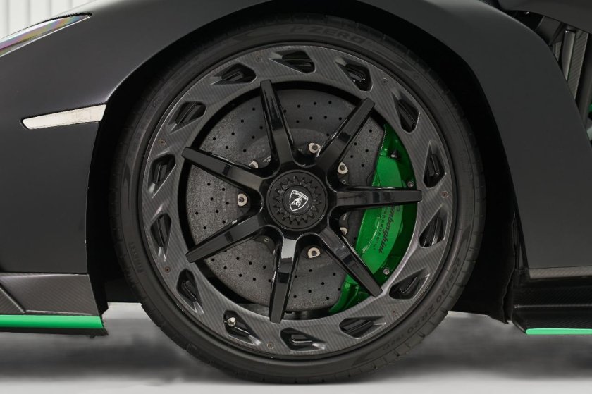 Новогодняя Lamborghini Veneno