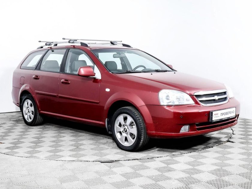 Шевроле универсал красный