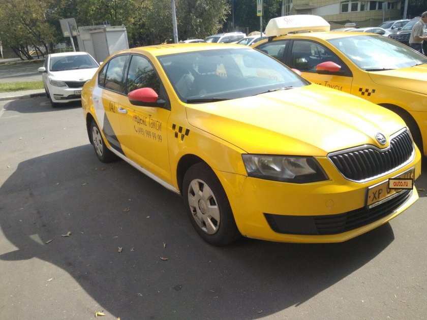 Skoda Octavia желтая