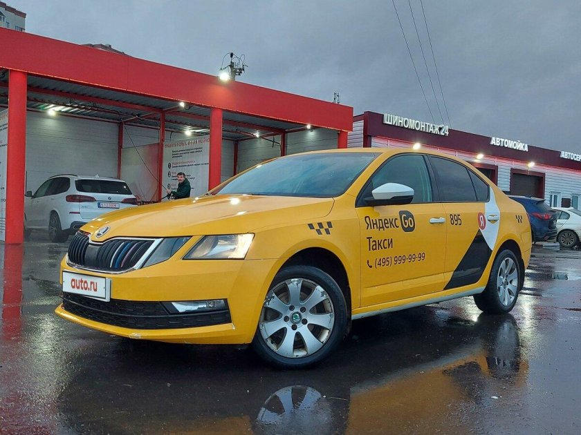 Шкода такси желтая