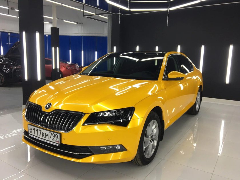 Шкода Октавия а7 желтая