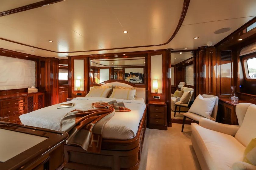 Карикатура продается яхта