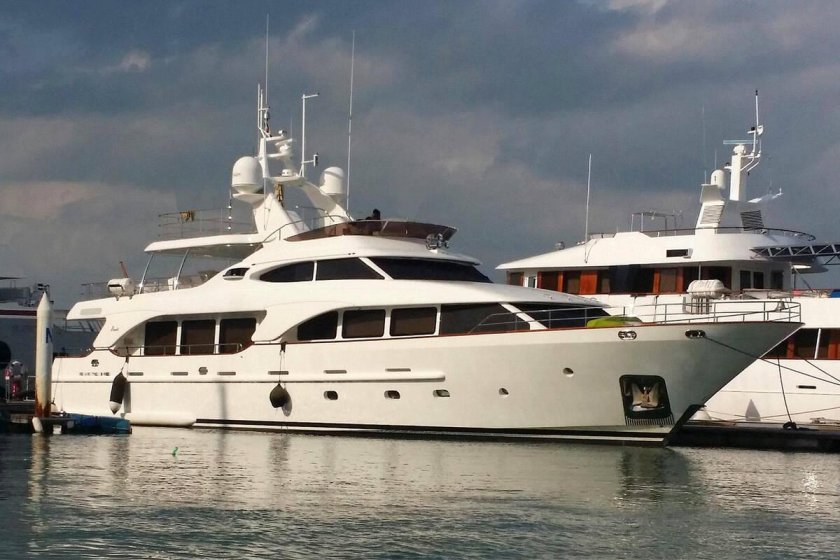 Яхта Benetti 105