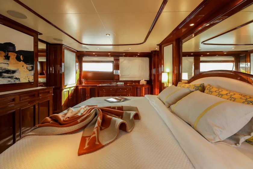 Моторная яхта