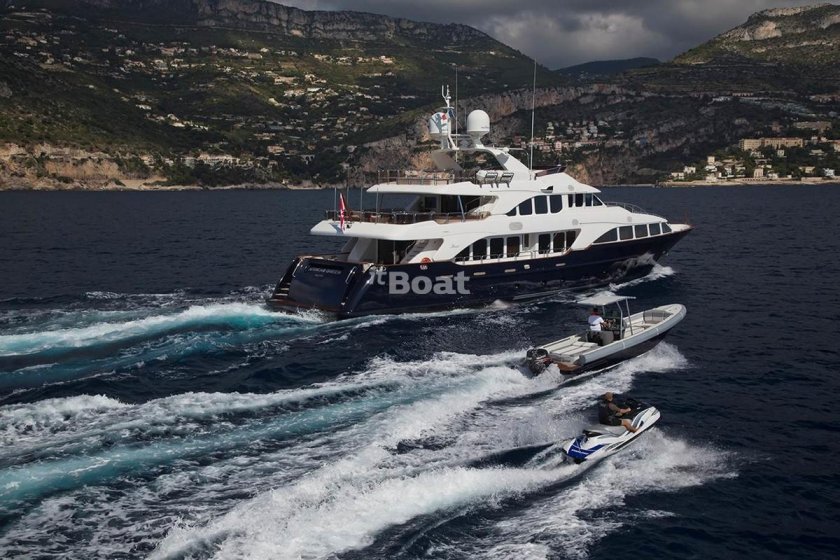 Яхта африкано