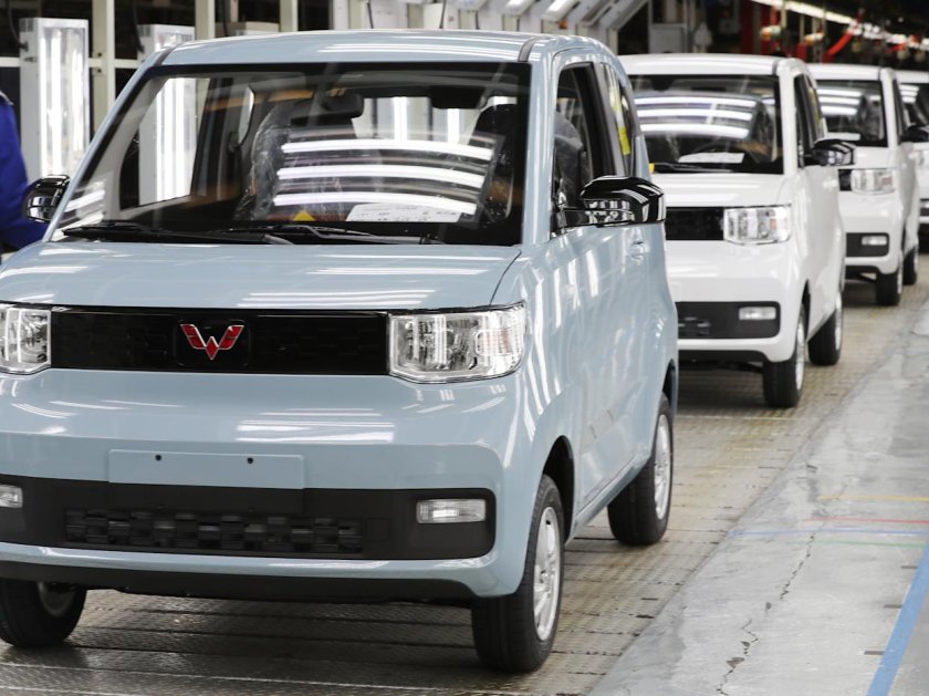 Китайский электромобиль Wuling