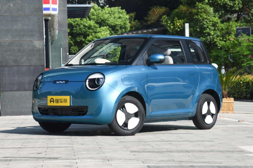 Китайский электрокар маленький