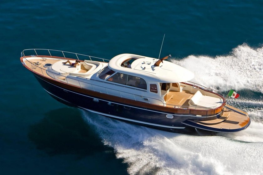 Водоизмещающая моторная яхта Calypso 750