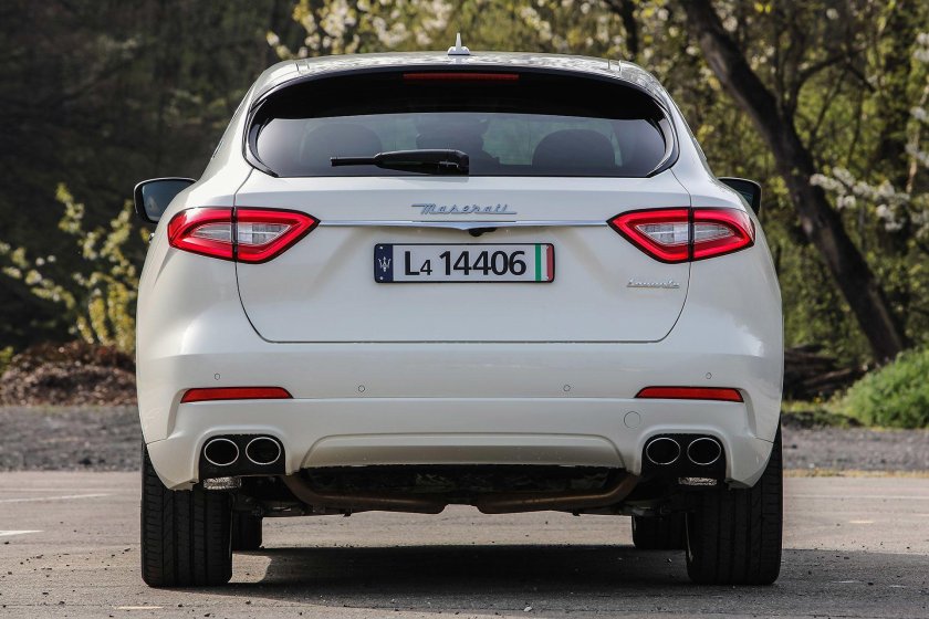 Maserati Levante сзади