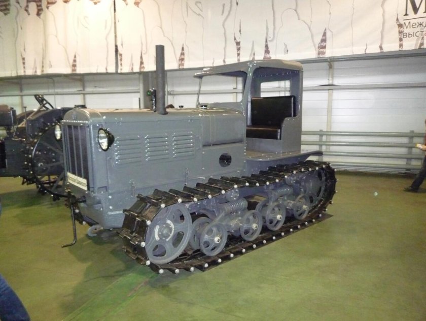 Гусеничный трактор стз-нати
