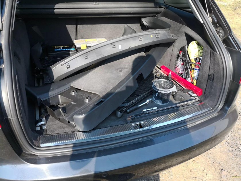 Газовый упор багажника Ауди а4 б5