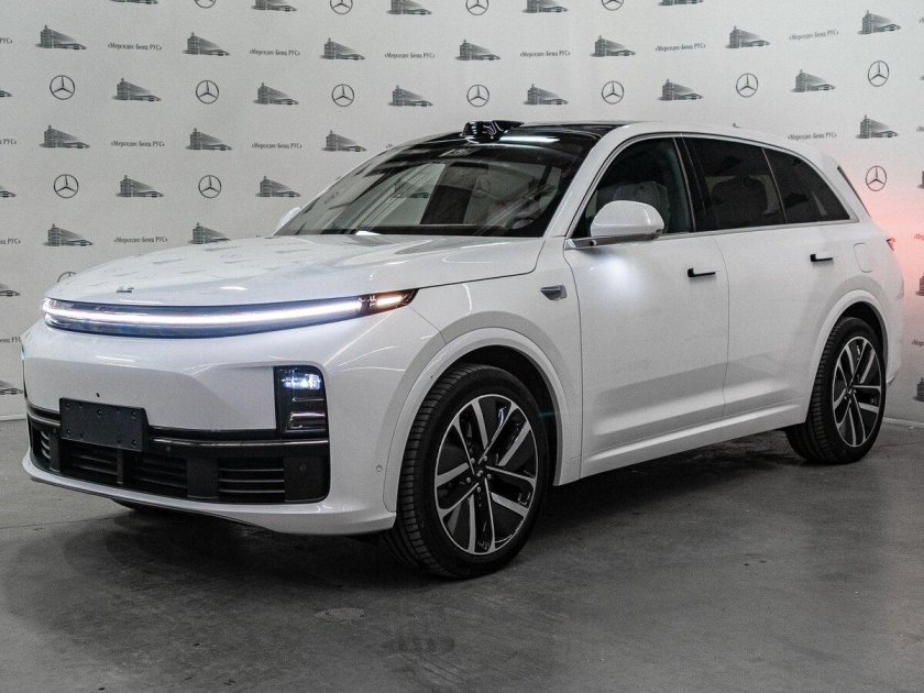 Машина lixiang