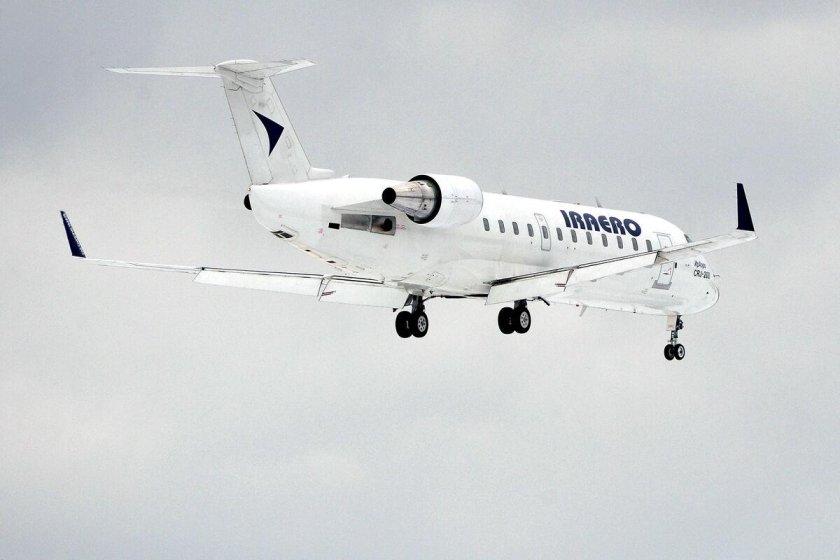 Bombardier crj200 самолет