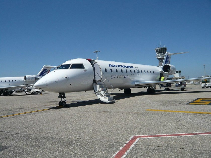 Mitsubishi CRJ-200