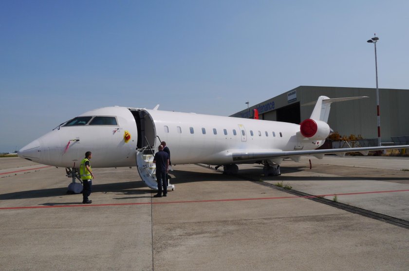 Bombardier crj200 самолет