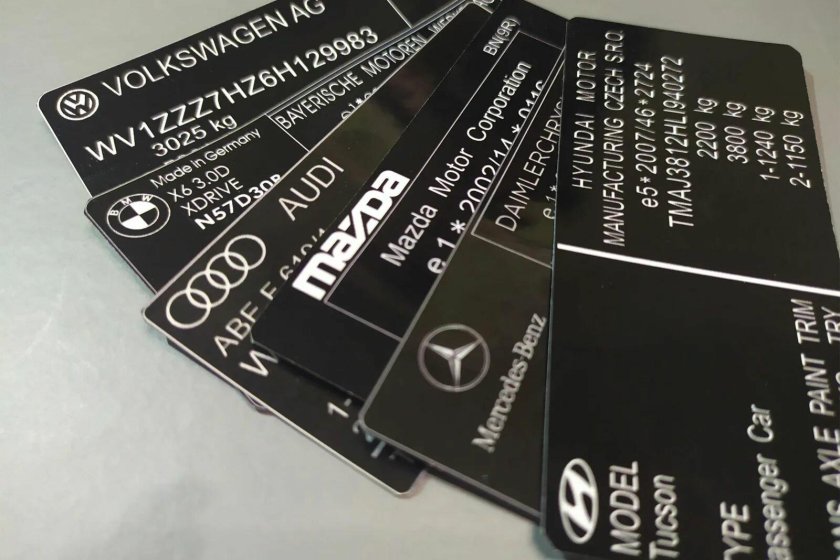 Шильдик на оборудование