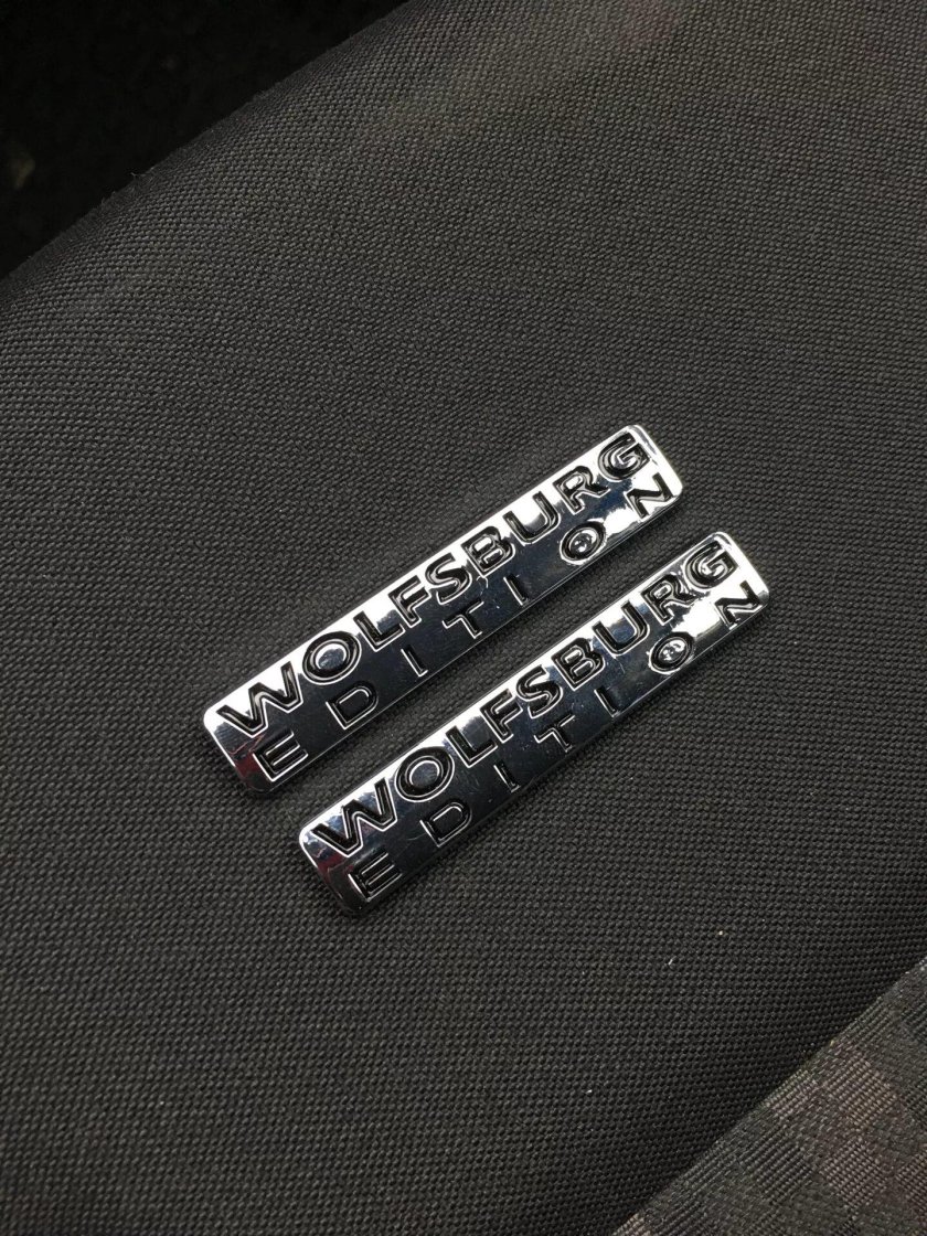 Шильдик Блэк эдишн Октавия