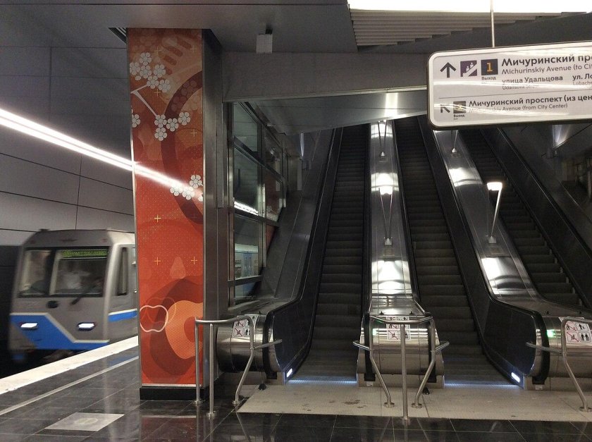 Мичуринский проспект метро эскалатор