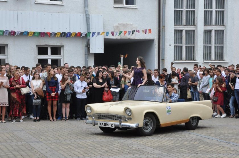 Машина автомобиль