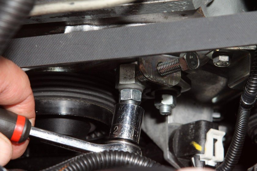 Натяжитель Шевроле Нива привода ремня