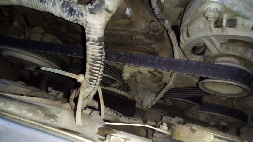 Натяжитель ремня генератора Нива Шевроле