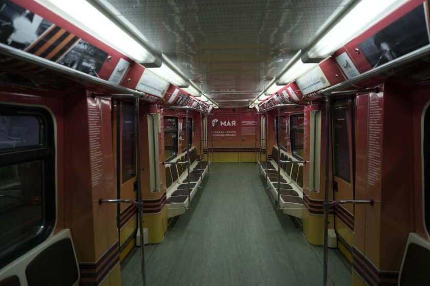 Поезд метро