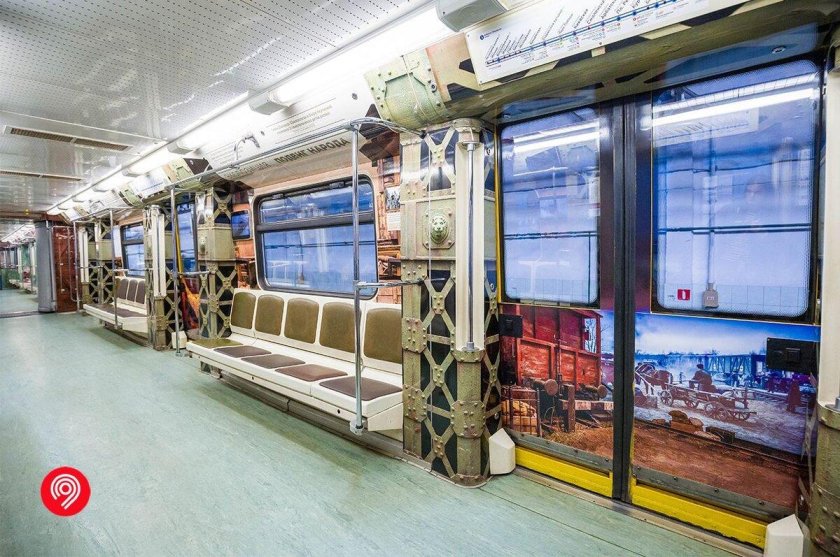 Поезд сибирь здесь в московском метрополитене