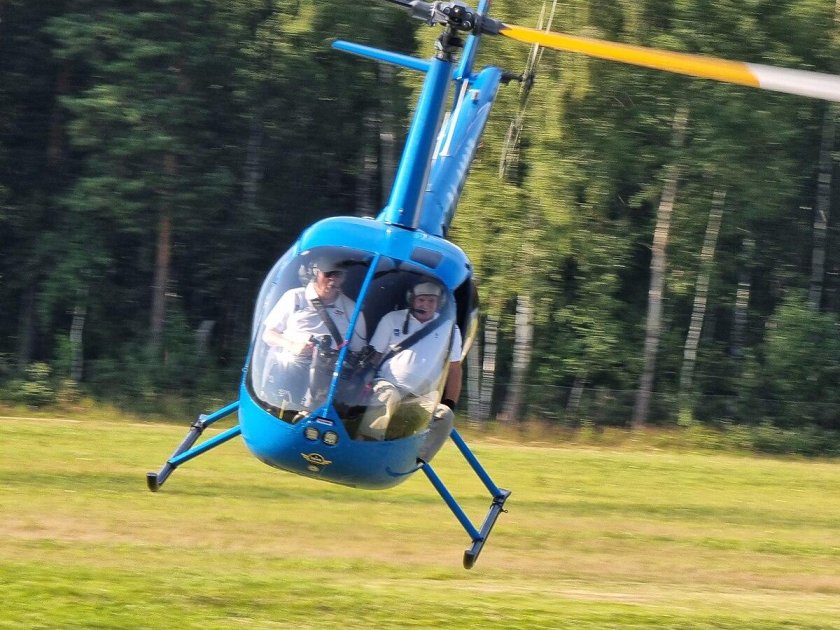 Кабина вертолета Robinson r44