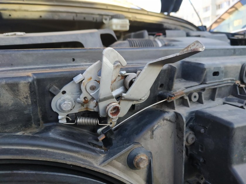 Трос капота Пежо 308