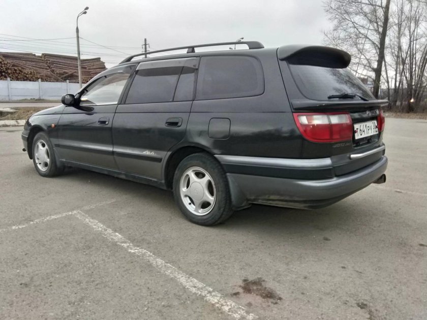 Тойота Калдина 190