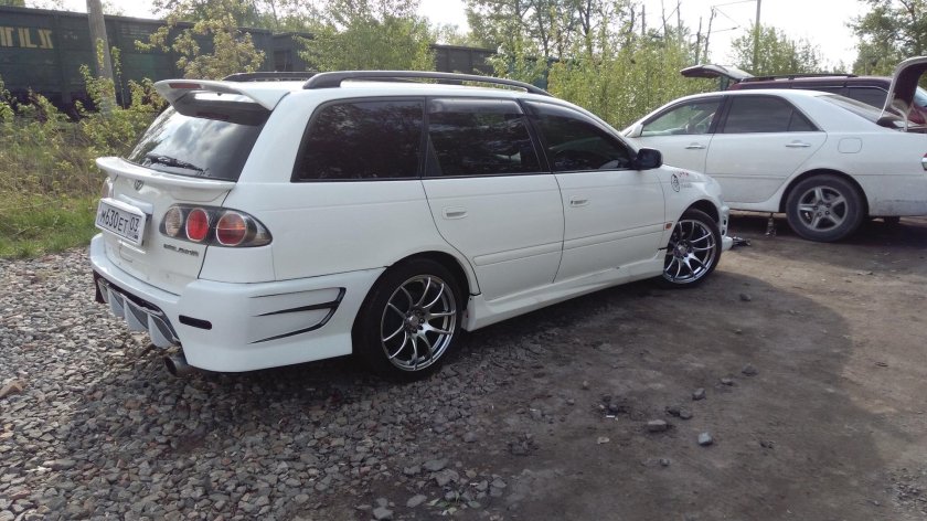 Toyota Caldina st215