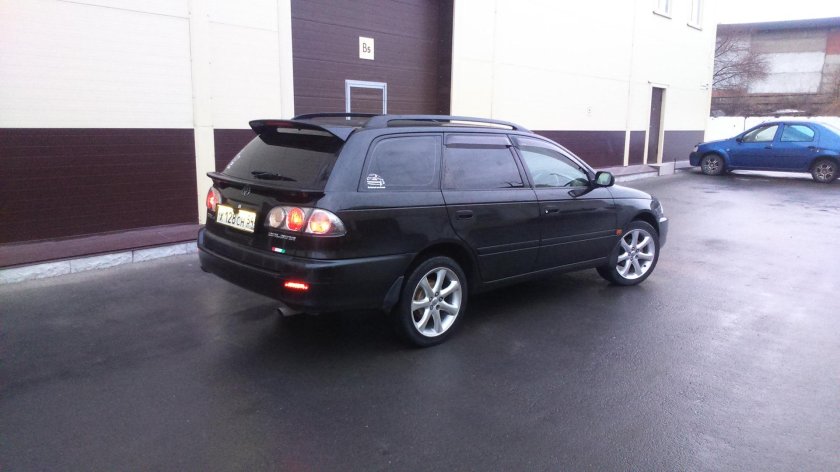 Тойота Калдина 210 черная