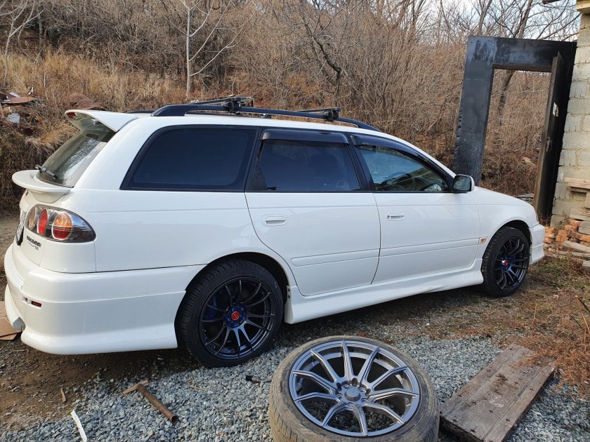 Toyota Caldina st215