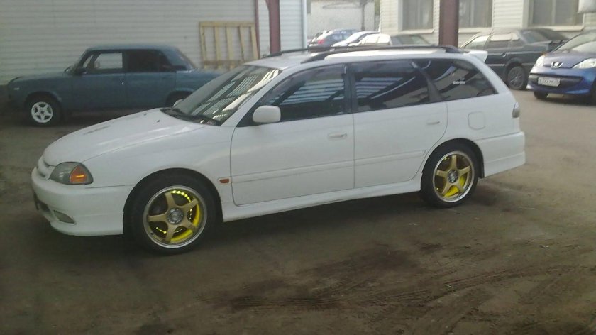 Тойота Калдина 210 на дисках