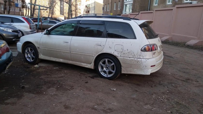 Тойота Калдина ст 210