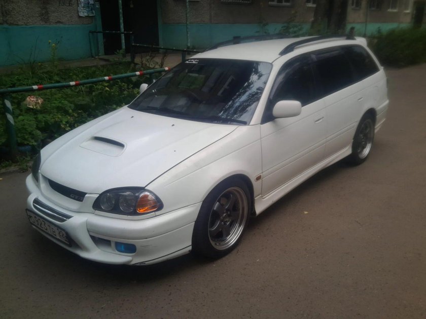 Toyota Caldina st215