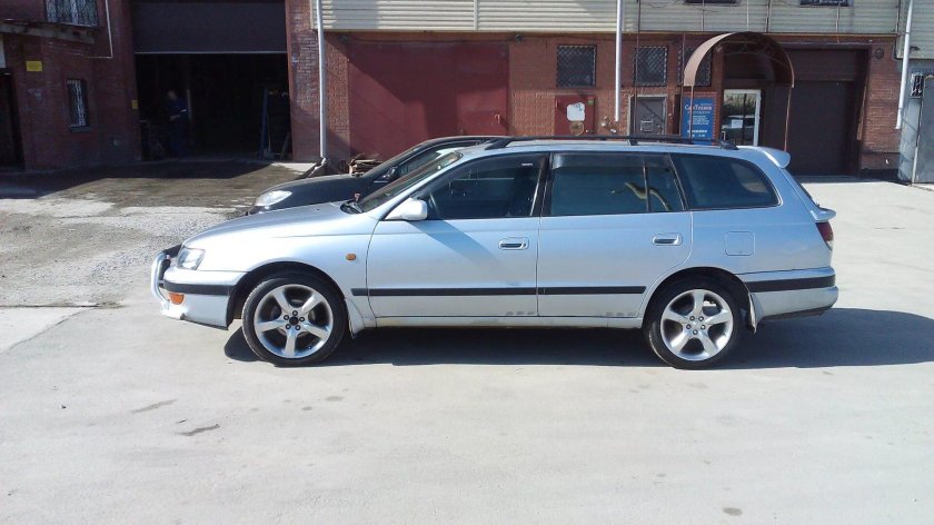 Тойота Калдина 2000 1 поколение